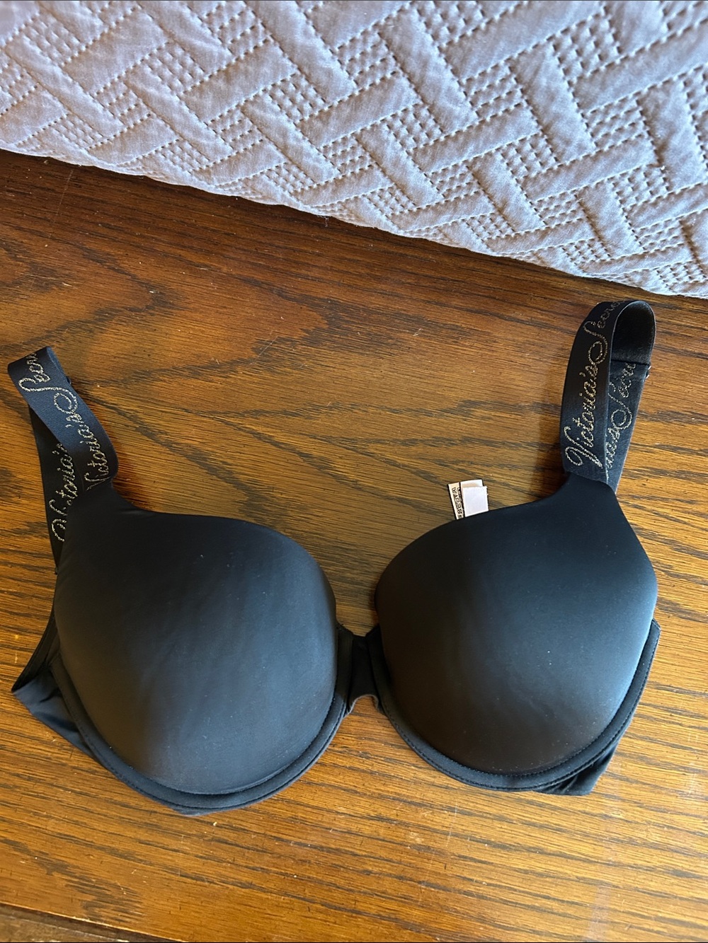 Victoria’s Secret T-shirt push-up full Coverage bra. 34 ddd.